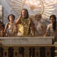 Пухлый Зевс, черно-белый мир и зацензурированная задница Тора в новом трейлере фильма "Тор: Любовь и гром"