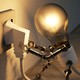 Геймеры попытались разобраться почему электричество не работает, если воткнуть вилку между двумя розетками