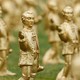 В Зальцбурге за месяц украли более 200 золотых статуй Моцарта
